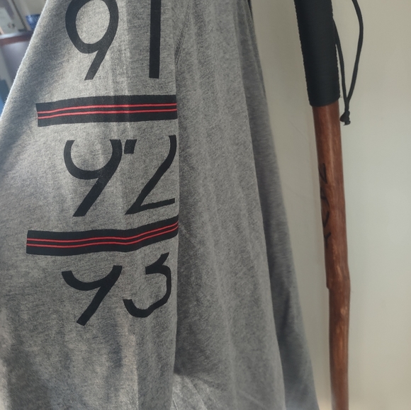 JORDAN QUARTER SLEEVE SHIRT,  VERY NICE,,. NO FLAWS,, CHAMPIONSHIP WINS ON  slv - Picture 2 of 6